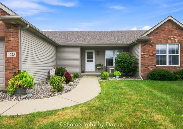Photo 2 of Single family home for sale at 1725 Hunters Run Dr, Bourbonnais, IL 60914 | MLS# 12749731 | Listing updated on 2026-09-24