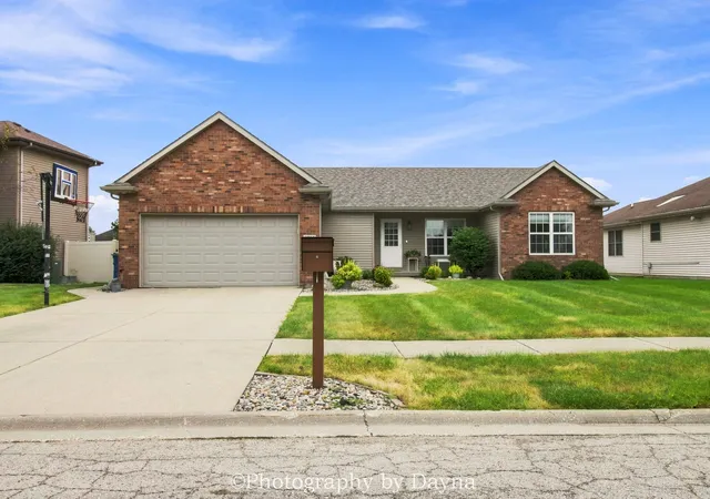 Photo 3 of Single family home for sale at 1725 Hunters Run Dr, Bourbonnais, IL 60914 | MLS# 12749731 | Listing updated on 2026-09-24
