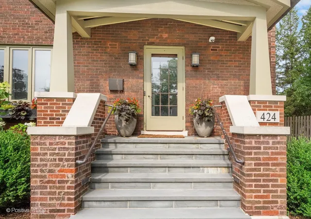 Photo 3 of Single family home for sale at 424 Blackstone Ave, La Grange, IL 60525 | MLS# 12749732 | Listing updated on 2026-09-22