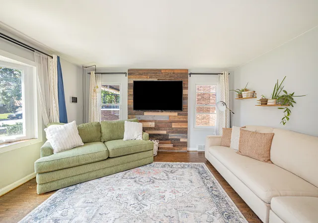 Photo 3 of Single family home for sale at 811 Buell Ave, Joliet, IL 60435 | MLS# 12749755 | Listing updated on 2026-09-13
