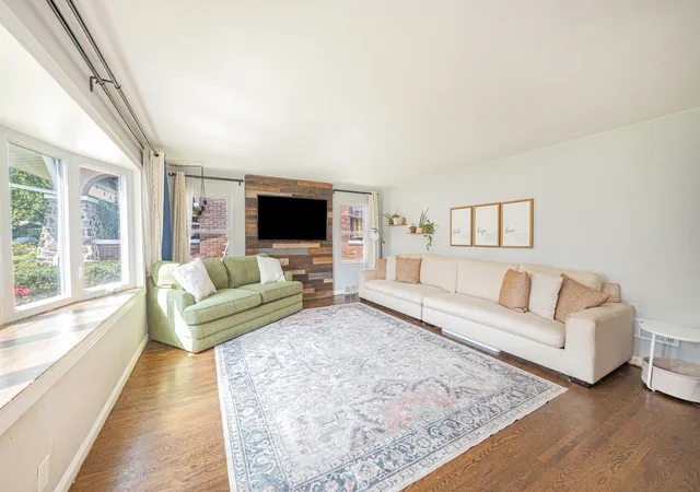 Photo 3 of Single family home for sale at 811 Buell Ave, Joliet, IL 60435 | MLS# 12749755 | Listing updated on 2026-09-13