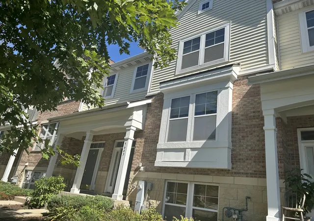 Photo 2 of Townhouse for sale at 5643 Cambridge Way, Hanover Park, IL 60133 | MLS# 12749786 | Listing updated on 2026-09-24
