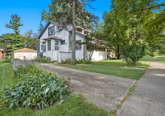 Photo 2 of Single family home for sale at 277 Nuttall Rd, Riverside, IL 60546 | MLS# 12749814 | Listing updated on 2026-09-24