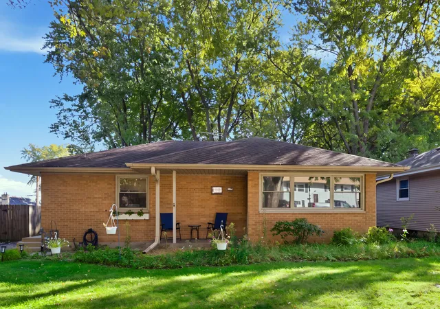 Single family home for sale at 63 N Prairie Ave, Mundelein, IL 60060 | MLS# 12749815