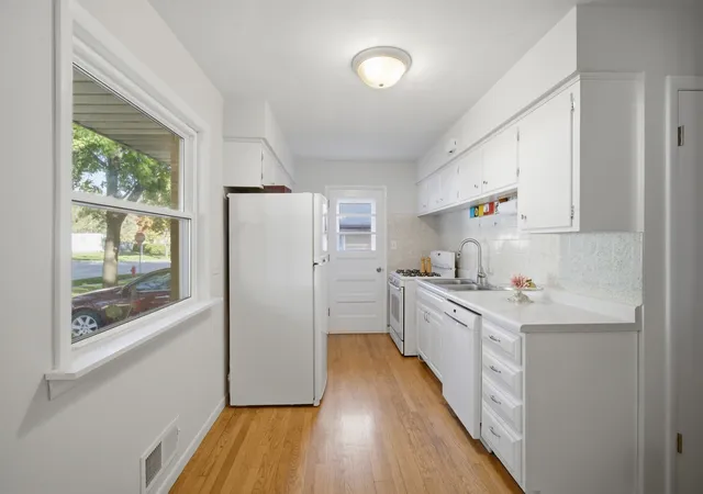 Photo 3 of Single family home for sale at 63 N Prairie Ave, Mundelein, IL 60060 | MLS# 12749815 | Listing updated on 2026-10-20
