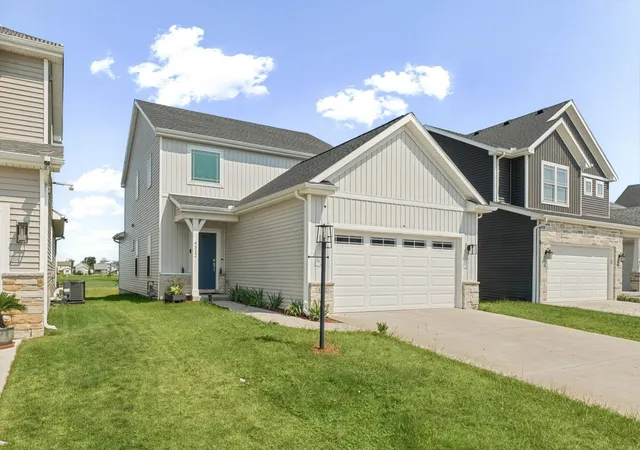 Photo 1 of Single family home for sale at 4512 Legends Dr, Champaign, IL 61822 | MLS# 12749824 | Listing updated on 2026-10-05