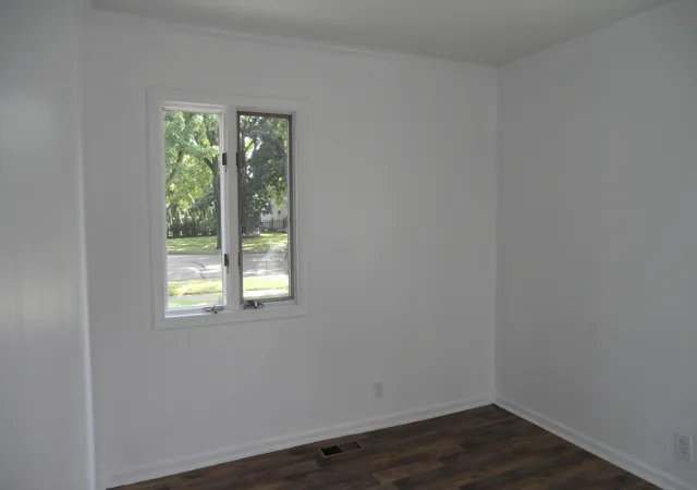 Photo 3 of Single family home for sale at 1360 N Elmwood Dr, Aurora, IL 60506 | MLS# 12749826 | Listing updated on 2026-10-21