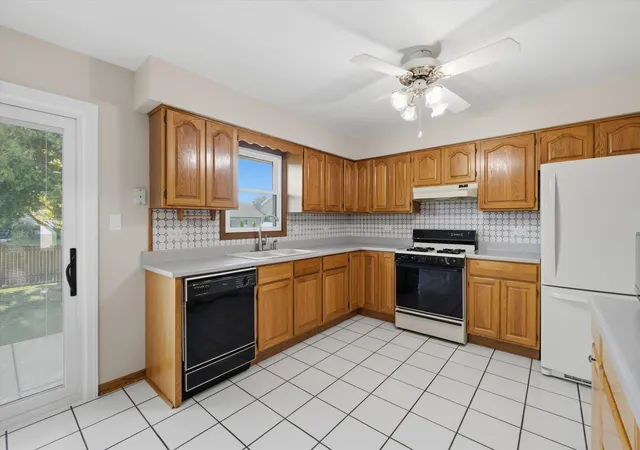 Photo 3 of Single family home for sale at 10s221 Suffield Dr, Downers Grove, IL 60516 | MLS# 12749830 | Listing updated on 2026-09-19