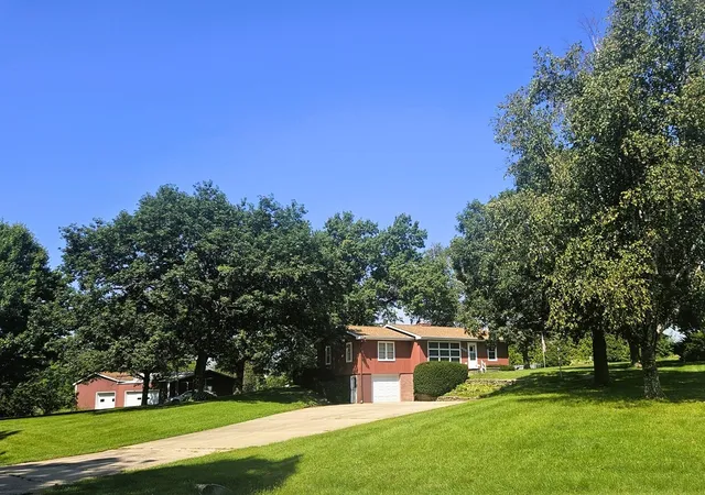 Photo 2 of Single family home for sale at 600 Timber Crk Rd, Dixon, IL 61021 | MLS# 12749858 | Listing updated on 2026-09-07