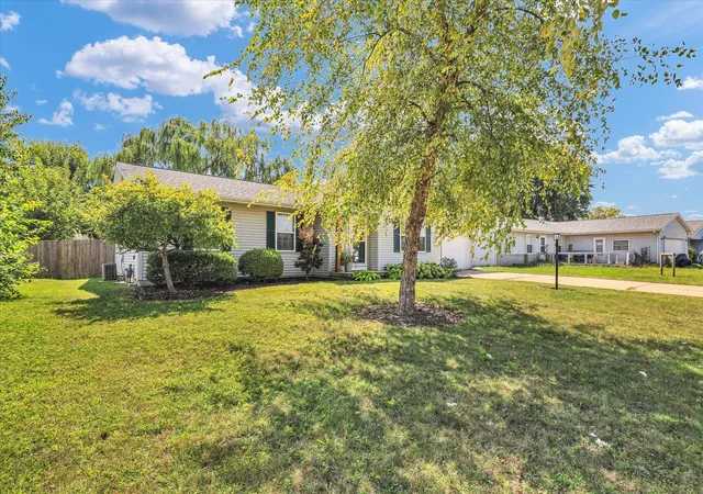Photo 3 of Single family home for sale at 3303 Old Warson Rd, Champaign, IL 61822 | MLS# 12749870 | Listing updated on 2026-09-16