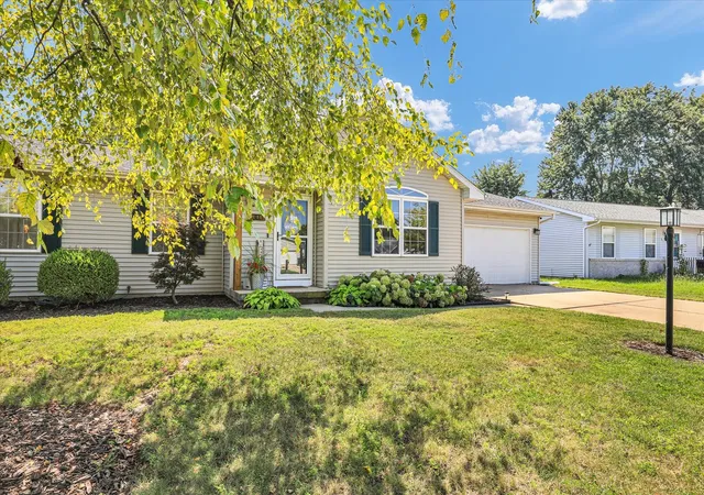Photo 4 of Single family home for sale at 3303 Old Warson Rd, Champaign, IL 61822 | MLS# 12749870 | Listing updated on 2026-09-16