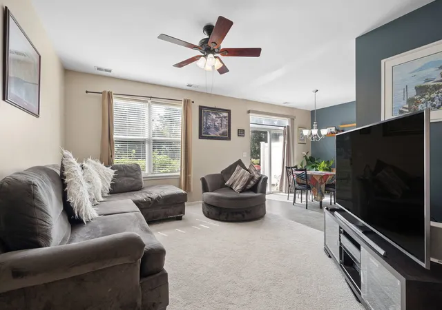 Listing Photo 5 - Condo for sale in building located at 497 Dancer Ln, Oswego, IL 60543 - Unit #6-3