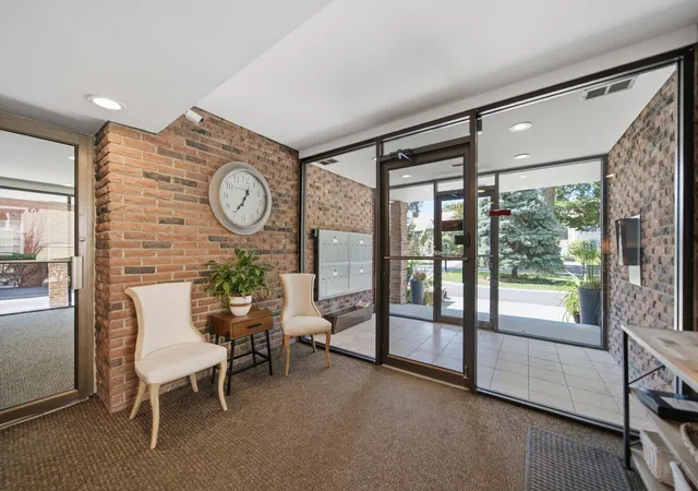 Listing Photo 4 - Condo for sale in building located at 1417 Bonnie Brae Pl, River Forest, IL 60305 - Unit #2A