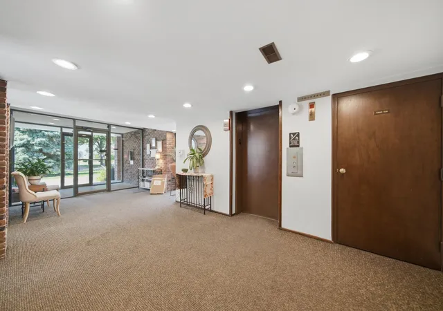 Listing Photo 5 - Condo for sale in building located at 1417 Bonnie Brae Pl, River Forest, IL 60305 - Unit #2A