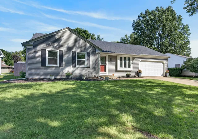Photo 2 of Single family home for sale at 16 Sherwick Rd, Oswego, IL 60543 | MLS# 12749946 | Listing updated on 2026-10-04