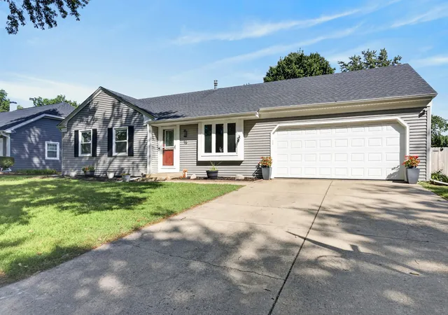 Photo 3 of Single family home for sale at 16 Sherwick Rd, Oswego, IL 60543 | MLS# 12749946 | Listing updated on 2026-10-04