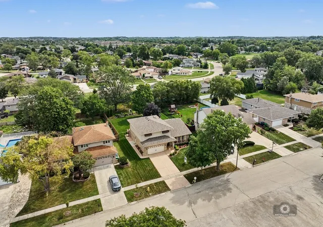 Photo 4 of Single family home for sale at 14147 Mallard Dr, Orland Park, IL 60467 | MLS# 12749955 | Listing updated on 2026-09-15