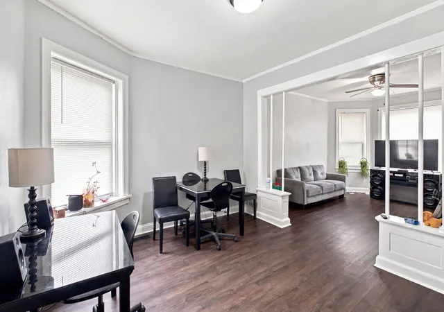 Listing Photo 5 - Condo for sale in building located at 4833 W Gladys Ave, Chicago, IL 60644