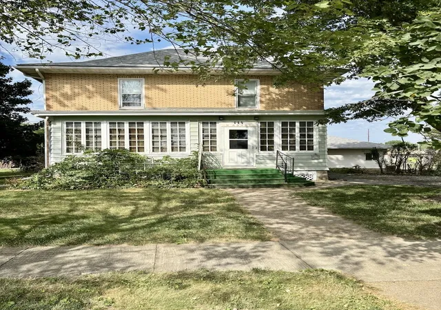 Photo 1 of Single family home for sale at 111 N Adams St, Carthage, IL 62321 | MLS# 12749968 | Listing updated on 2026-09-09