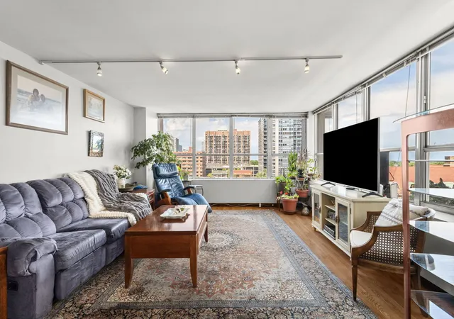 Photo 4 of Condo for sale at 655 W Irving Park Rd #702, Chicago, IL 60613 | MLS# 12749993 | Listing updated on 2026-10-28