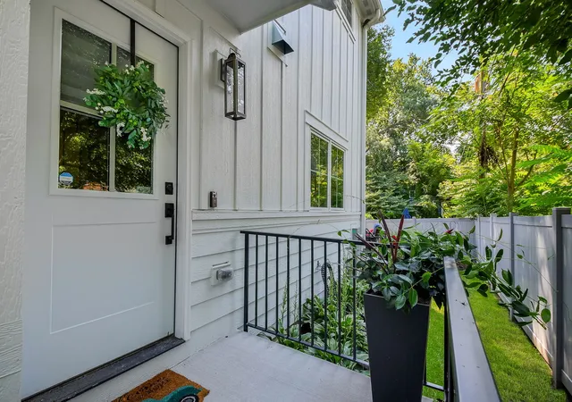 Photo 1 of Townhouse for sale at 820 E Franklin Ave, Naperville, IL 60540 | MLS# 12750009 | Listing updated on 2026-09-24