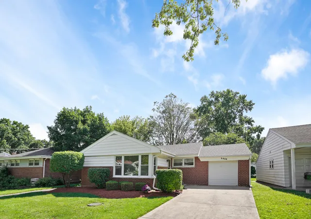 Photo 1 of Single family home for sale at 1419 W Saint James Pl, Arlington Heights, IL 60005 | MLS# 12750023 | Listing updated on 2026-09-22