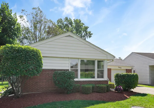 Photo 2 of Single family home for sale at 1419 W Saint James Pl, Arlington Heights, IL 60005 | MLS# 12750023 | Listing updated on 2026-09-22