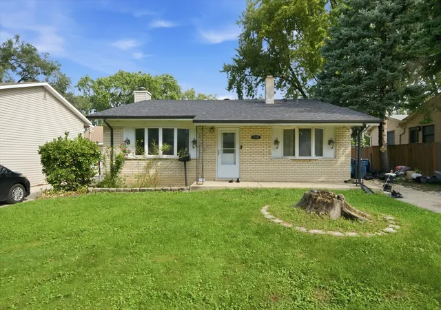 Photo 1 of Single family home for sale at 132 E Montana Ave, Glendale Heights, IL 60139 | MLS# 12750047 | Listing updated on 2026-09-22