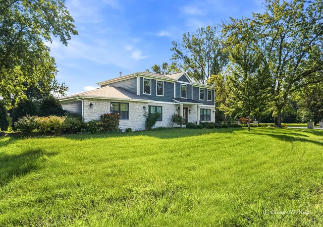 Photo 2 of Single family home for sale at 201 Rue Touraine, Deer Park, IL 60010 | MLS# 12750068 | Listing updated on 2026-09-22