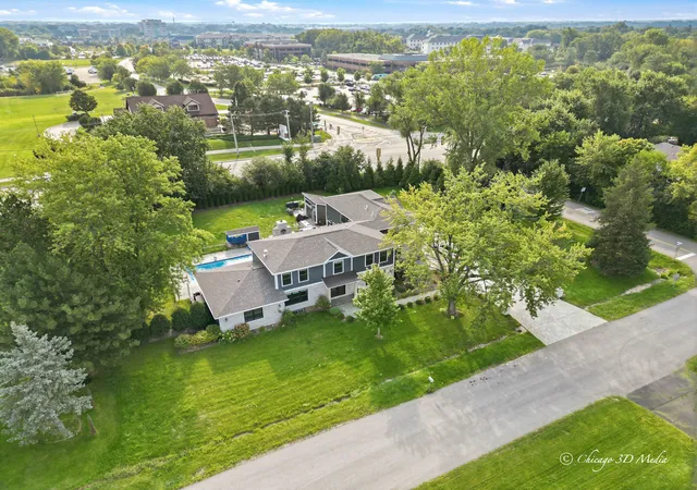 Photo 4 of Single family home for sale at 201 Rue Touraine, Deer Park, IL 60010 | MLS# 12750068 | Listing updated on 2026-09-22