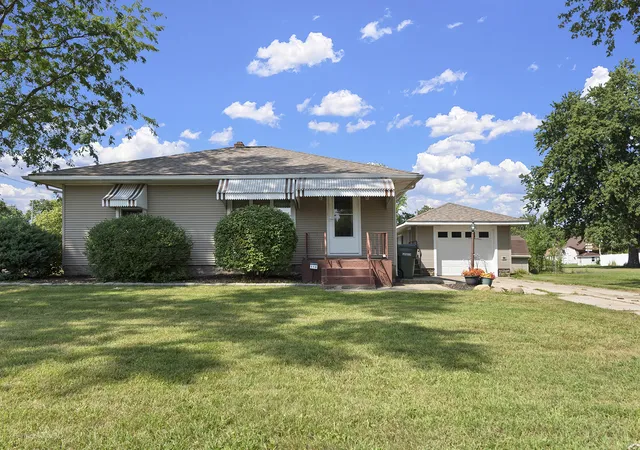 Photo 1 of Single family home for sale at 110 N Lincoln St, Coal City, IL 60416 | MLS# 12750073 | Listing updated on 2026-10-07