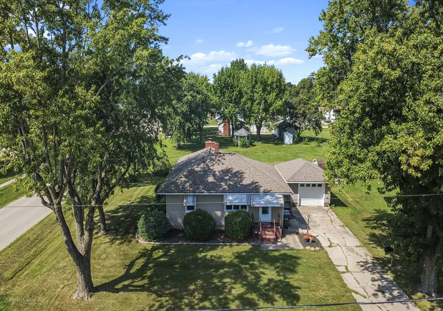 Photo 2 of Single family home for sale at 110 N Lincoln St, Coal City, IL 60416 | MLS# 12750073 | Listing updated on 2026-10-07