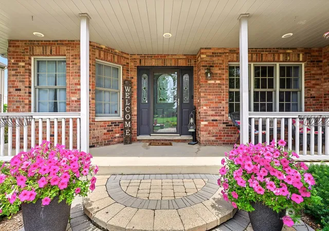 Photo 2 of Single family home for sale at 11818 Grove Ct, Mokena, IL 60448 | MLS# 12750075 | Listing updated on 2026-09-23