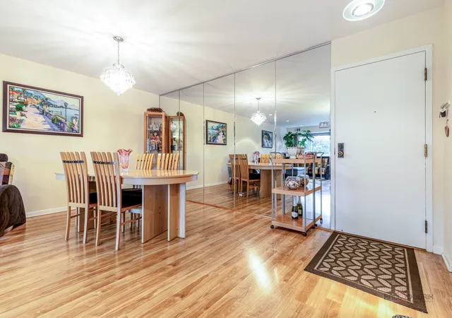 Listing Photo 5 - Condo for sale in building located at 3801 Appian Wy, Glenview, IL 60025 - Unit #205