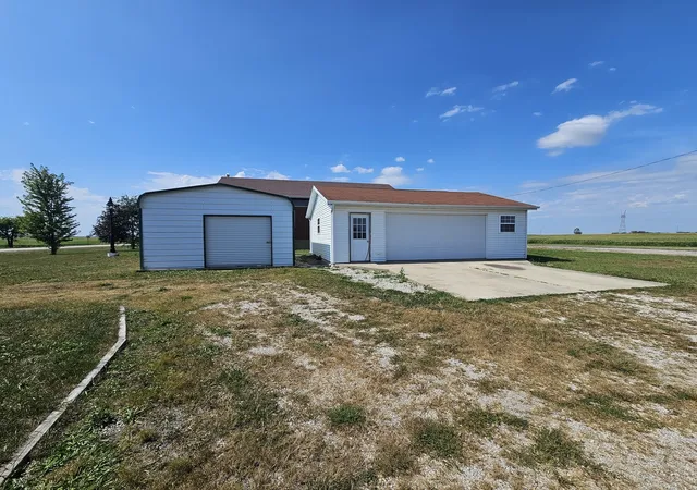 Photo 3 of Single family home for sale at 18015 N 2100 East Rd, Pontiac, IL 61764 | MLS# 12750092 | Listing updated on 2026-09-29