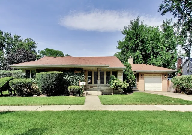 Photo 1 of Single family home for sale at 901 Park Plaine Ave, Park Ridge, IL 60068 | MLS# 12750103 | Listing updated on 2026-09-17