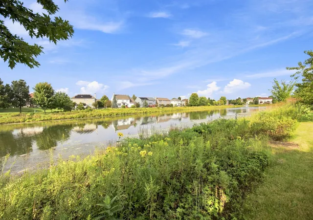 Photo 3 of Single family home for sale at 2509 Bluewater Dr, Wauconda, IL 60084 | MLS# 12750104 | Listing updated on 2026-09-30