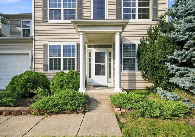 Photo 3 of Single family home for sale at 2509 Bluewater Dr, Wauconda, IL 60084 | MLS# 12750104 | Listing updated on 2026-09-30