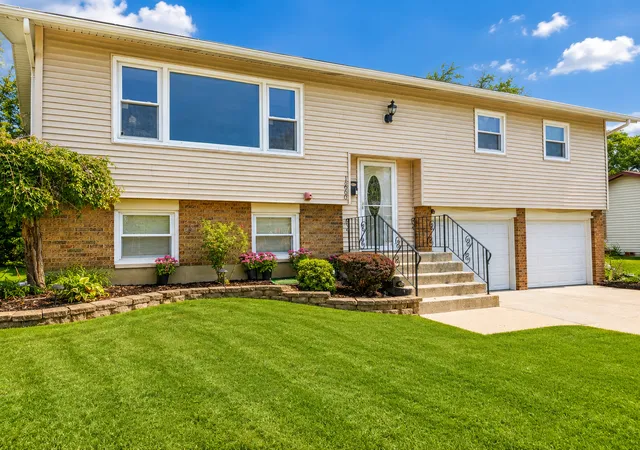 Single family home for sale at 18960 Cedar Ave, Country Club Hills, IL 60478 | MLS# 12750133