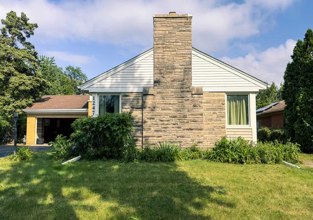 Photo 1 of Single family home for sale at 1247 Oakmont Ave, Flossmoor, IL 60422 | MLS# 12750134 | Listing updated on 2026-09-28