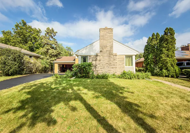 Photo 2 of Single family home for sale at 1247 Oakmont Ave, Flossmoor, IL 60422 | MLS# 12750134 | Listing updated on 2026-09-28