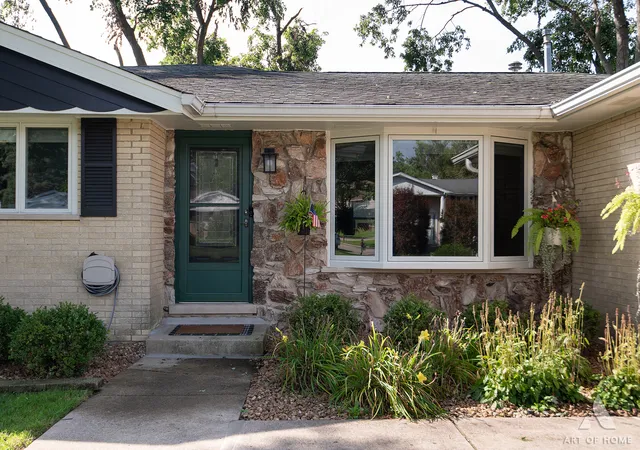 Photo 3 of Single family home for sale at 8545 Walnut Ave, Orland Park, IL 60462 | MLS# 12750142 | Listing updated on 2026-09-29