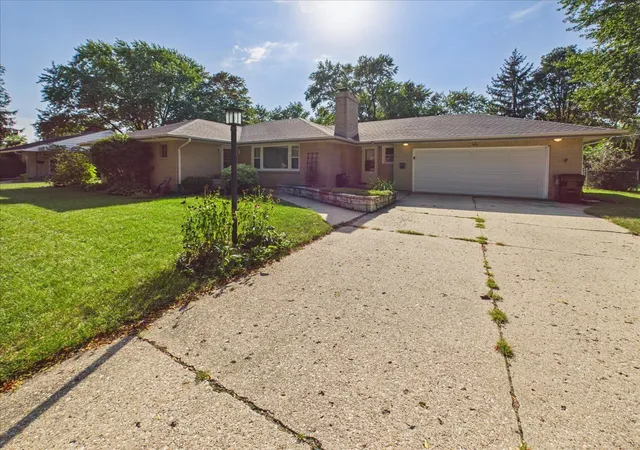 Photo 2 of Single family home for sale at 912 Chelsea Ave, Rockford, IL 61107 | MLS# 12750157 | Listing updated on 2026-09-14