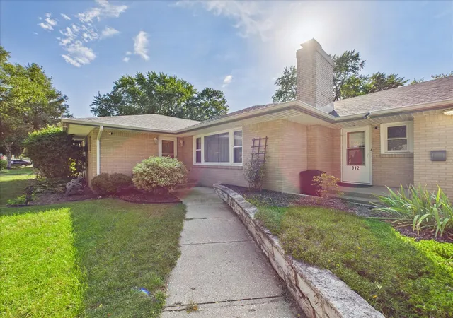 Photo 2 of Single family home for sale at 912 Chelsea Ave, Rockford, IL 61107 | MLS# 12750157 | Listing updated on 2026-09-13