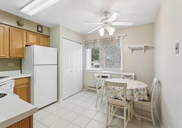 Listing Photo 5 - Condo for sale in building located at 5728 128Th St, Crestwood, IL 60445 - Unit #1B