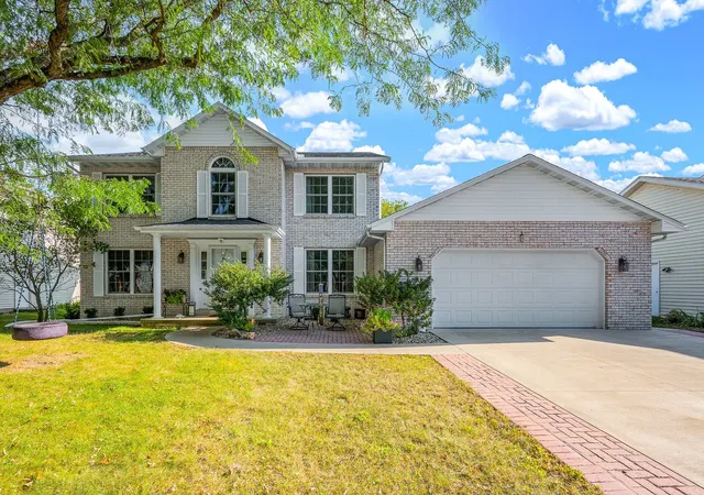 Photo 1 of Single family home for sale at 9 Chiswick Cir, Bloomington, IL 61704 | MLS# 12750173 | Listing updated on 2026-09-12