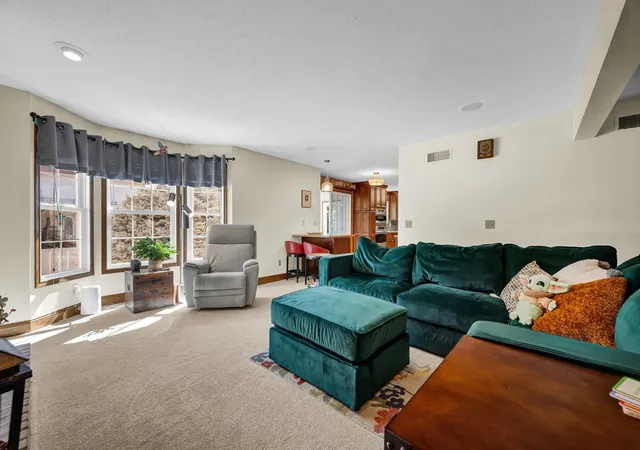 Photo 4 of Single family home for sale at 9 Chiswick Cir, Bloomington, IL 61704 | MLS# 12750173 | Listing updated on 2026-09-12
