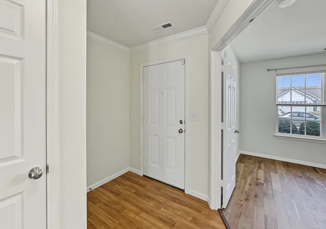 Photo 4 of Single family home for sale at 711 Lauterbur Ln, Champaign, IL 61822 | MLS# 12750177 | Listing updated on 2026-10-06