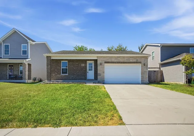Photo 3 of Single family home for sale at 812 Western Ave, Braidwood, IL 60408 | MLS# 12750213 | Listing updated on 2026-10-07