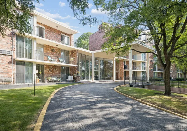 Photo 2 of Condo for sale at 1150 E Jackson St #2D, Lombard, IL 60148 | MLS# 12750214 | Listing updated on 2026-09-12